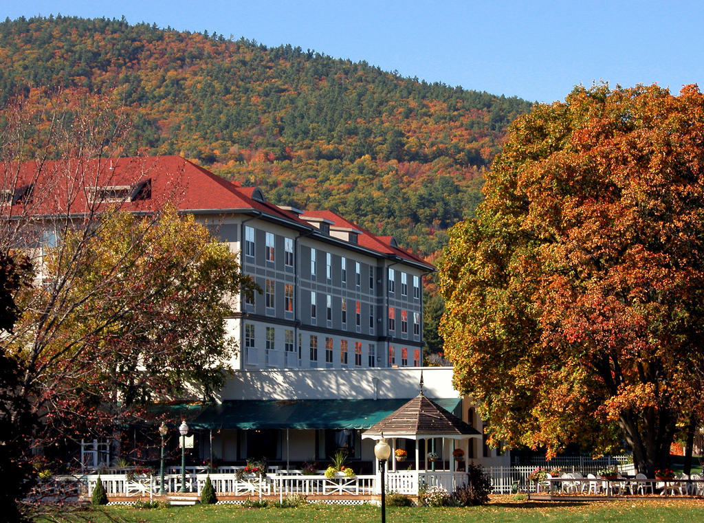 Fort William Henry Hotel Lake George Exterior photo